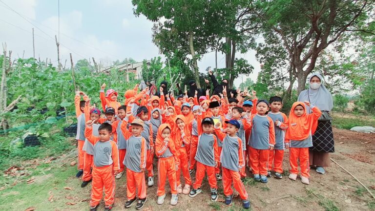 Outing Class di Kebun Melon